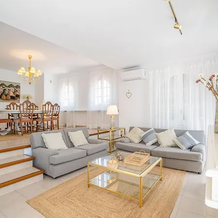 Дом отдыха Harmony House Росас